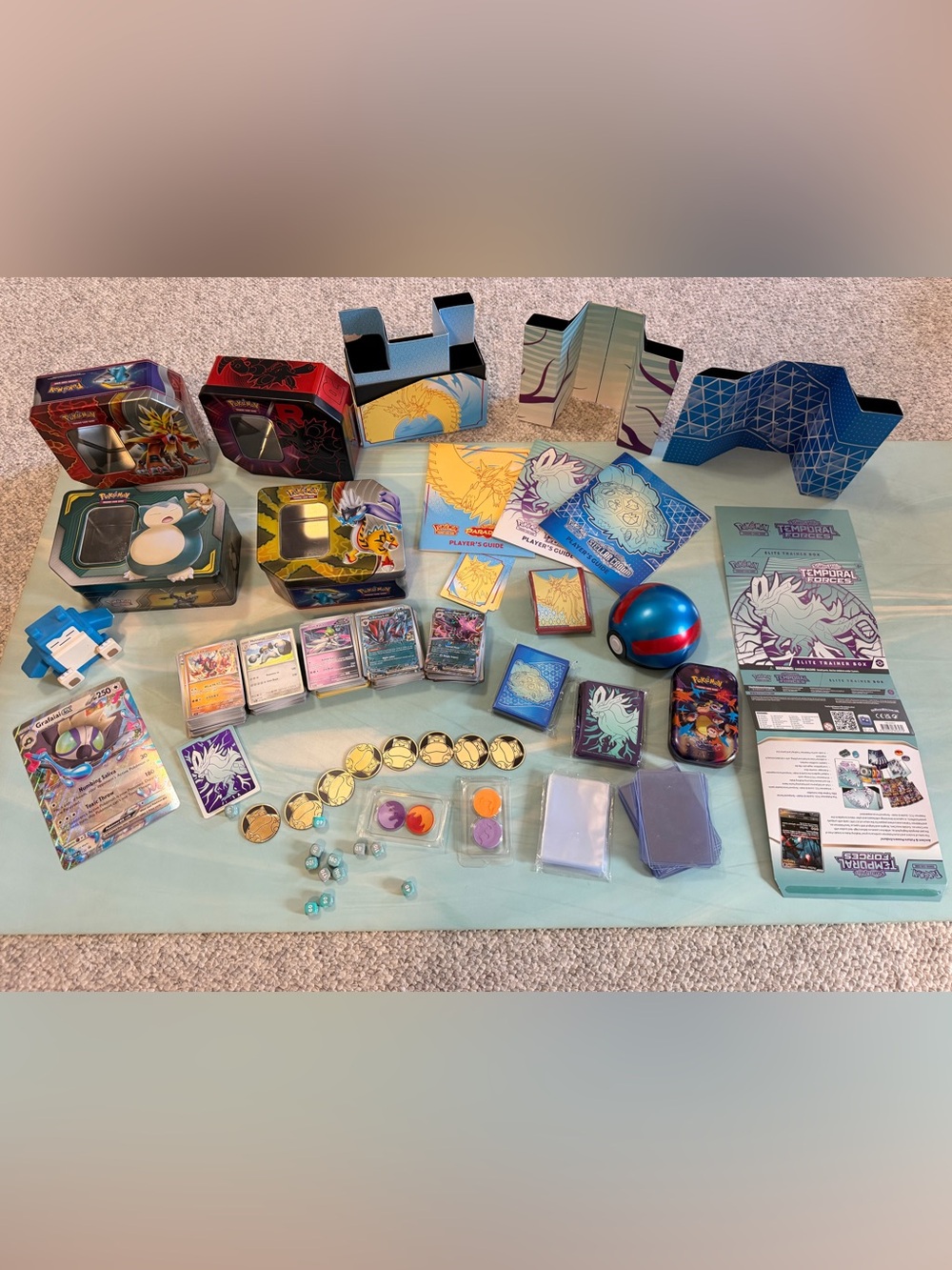 500+ Pokémon cards and tin figures Bundle